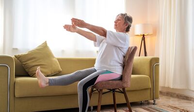 Domácí cviky pro seniory: pro sílu i jistotu v pohybu