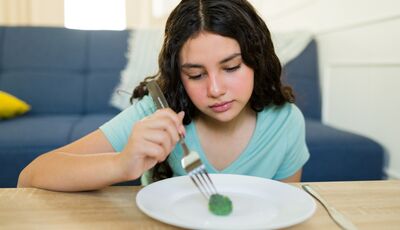 Dospívání na talíři: Co potřebují jíst teenageři